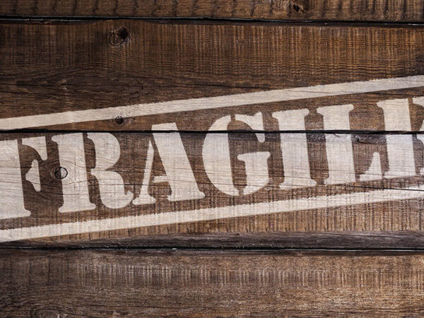 packing-fragile-items-cubic-storage